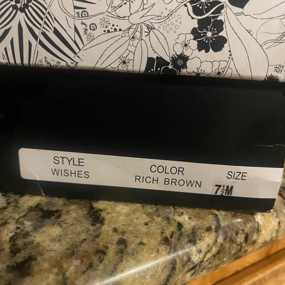 Elegant Tan Cutout Peep-Toe Heels - Picture 4 of 4